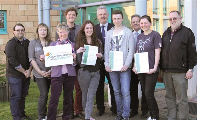 Ingrid Bergmann überreichte den Preisträgern zusammen mit Ben Testrut eine Urkunde und eine Anerkennungsprämie: den ersten Platz belegte Louisa Schmitz, den gemeinsamen zweiten Platz René Blum und Alisa Peetz.Privat