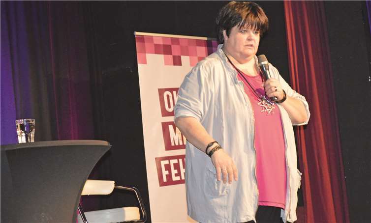 Ingrid Kühne riss die Kabarettfreunde mit. Foto: AB