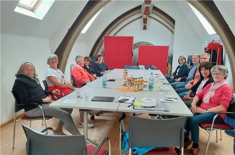 Ingrid Neubusch und Ute Remshagen, die am letzten Treffen leider nicht teilnehmen konnte, unterstützen die Ehrenamtlichen der Nachbarschaftshilfe mit Rat und Tat.  Foto: Antonia Schäfer