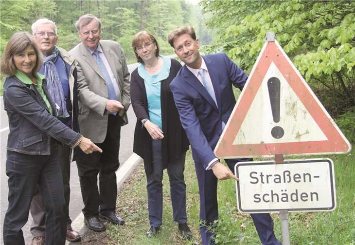 Ingrid Strohe, Matthias Meyer, Karl-Heinz Sundheimer, Maria Kittel und Detlef Odenkirchen an der L86 zwischen Königsfeld und Sinzig.privat