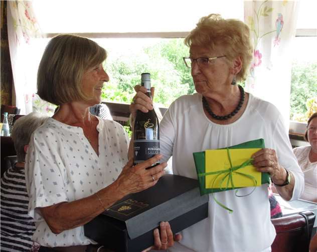 Ingrid Strohe und Franziska Zimmer bei der Delegiertenversammlung. Foto: privat