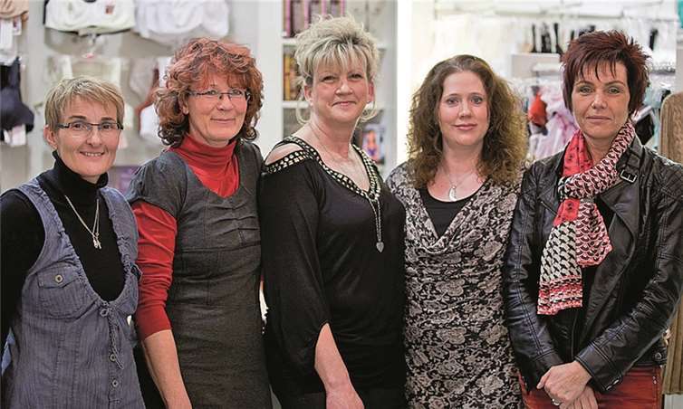 Inhaberin Anita Klein (l.) steht den Kunden mit ihrem Team mit fachkundige Beratung zur Seite.privat