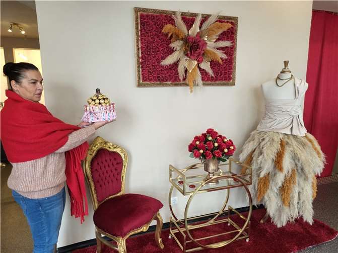 Inhaberin Helga Franz hat in Paris Dekorateurin gelernt und ist nun bereits seit über 25 Jahren in der Deko-Branche tätig. Foto: WAMFO.DE