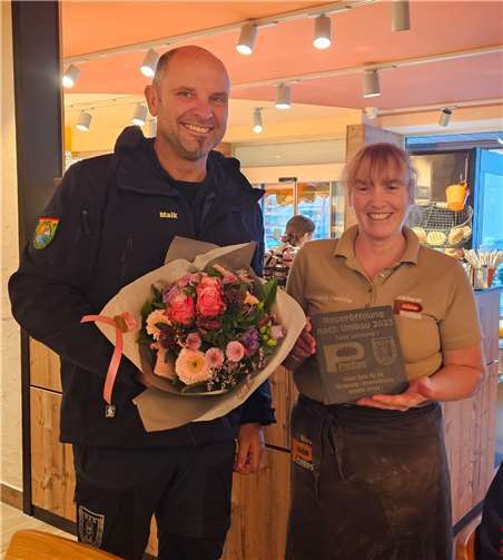 Inhaberin Petra Preißing (r.) ist froh, dass der Umbau so reibungslos geklappt hat.  Fotos: Bäckerei Preißing GmbH