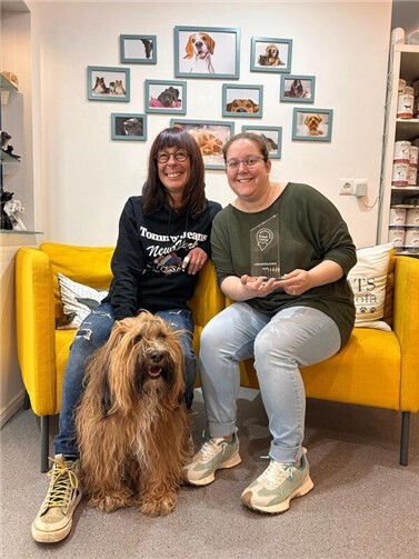 Inhaberin Stefanie Kugler und ihr Team freuen sich über die tolle Auszeichnung.  Foto: Fressbar