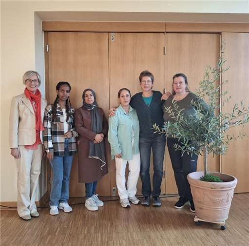 Initiative Moselkrampen und Frauen von „Kaffee und Tee“ Bullay im Service beim anschließenden Beisammensein nach dem Gebet der Religionen.