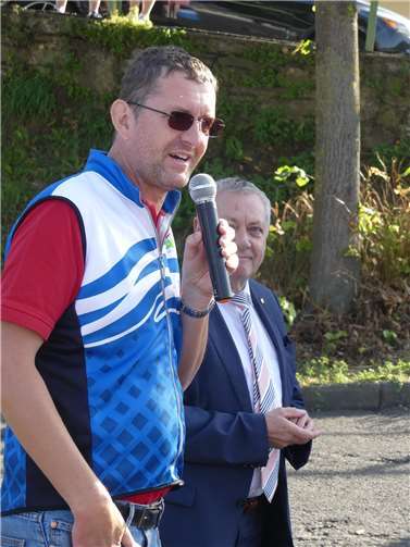 Initiator und Tour-Direktor Louis Palmer (Schweiz) freute sich über den herzlichen Empfang.