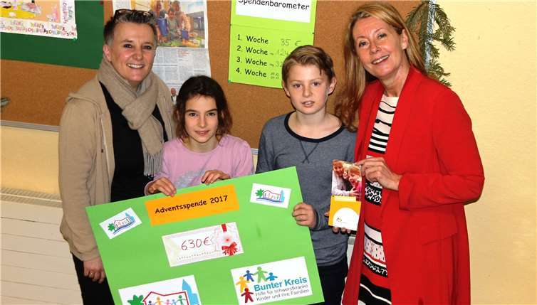 Inka Orth (r.) nahm die Spende für den Bunten Kreis entgegen.  privat