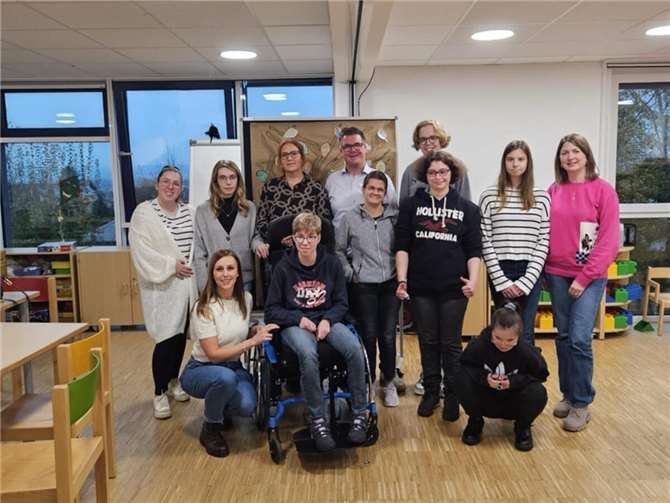 Inklusion, Barrierefreiheit und soziale Gerechtigkeit gehörten zu den Hauptanliegen, die die jungen Mitglieder des Mädchentreffs des Vereins für Menschen mit Behinderung im Gespräch mit Neuwieds Bürgermeister Peter Jung zur Sprache brachten.  Foto: privat