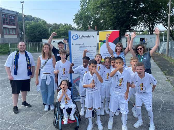 Inklusion im Rampenlicht: Kinder mit Beeinträchtigung begleiten TuS Koblenz beim DFB-Pokal. Foto: TuS Koblenz
