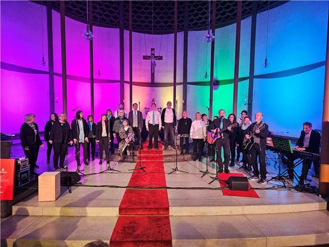 Inklusion ist mehr als ein Wort: Der Volkesfelder Chor „Taktvoll tritt am Donnerstag, 4. Juli, 18.30 Uhr, mit „Vollgas Connected“, einer Band mit gehandicapten und nicht-gehandicapten Musikerinnen und Musikern, am Riedener Waldsee auf.  Foto: privat