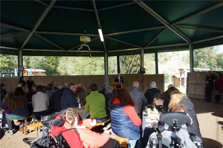 Ein besonderer Tag für Mensch und Tier  Inklusion und Begegnung: Die ‚Tierwelt‘ begeistert.