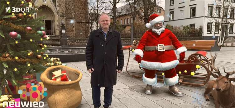 Inmitten der virtuellen Weihnachtslandschaft: Oberbürgermeister Jan Einig tauchte bereits in die festliche Atmosphäre in der Neuwieder Innenstadt ein.  Foto: 3DQR/Ulf Steffenfauseweh