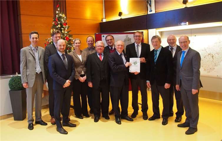 Innen- und Landesplanungsminister Roger Lewentz genehmigt die Gesamtfortschreibung des regionalen Raumordnungsplans für die größte Planungsregion des Landes.privat