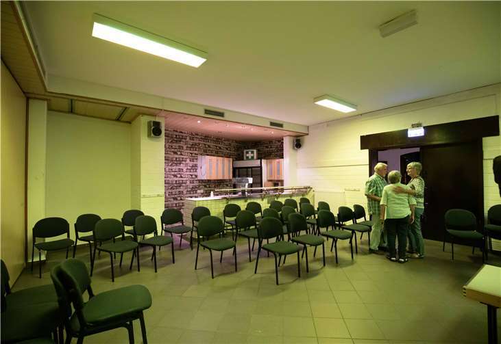 Innen und außen soll der Saal auf Vordermann gebracht werden.