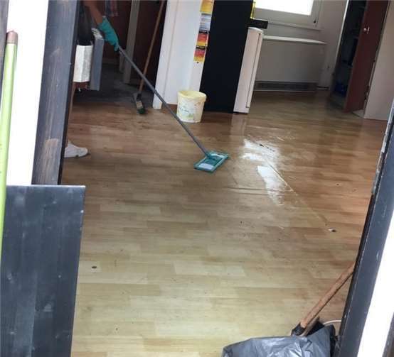 Innen wie Außen wurde das KSK Gebäude tatkräftig gereinigt. Fotos: privat