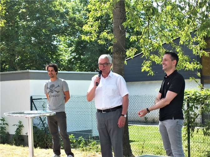 Innenminister Roger Lewentz (Mitte), Oberbürgermeister David Langner (re.)und Stadtteilmanager Johannes Kuhl bei der Eröffnung.  Quelle: Stadt Koblenz