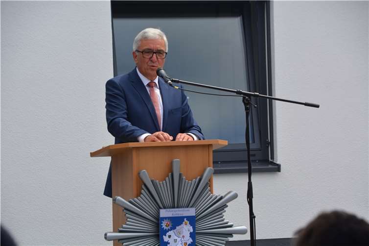 Neue Polizeiautobahnstation eingeweiht Innenminister Roger Lewentz verspricht sich von der Zentralisierung der Polizeidienststellen mehr Effektivität.