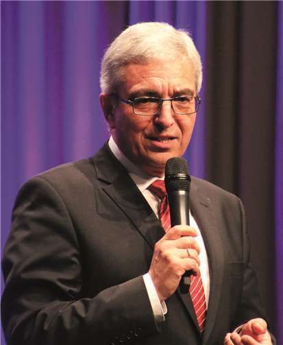 Innenminister Roger Lewentz zeichnete alle Gewinner der Sonderklassen aus.