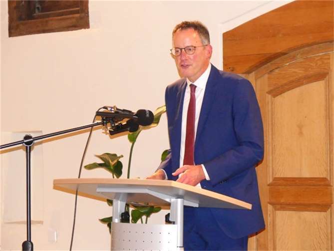 Innenminister und Laudator Michael Ebling bezeichnete Schnur als eine Persönlichkeit mit Engagement und Können.