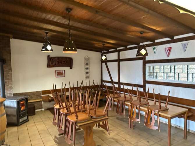 Innenraum Grillhütte.