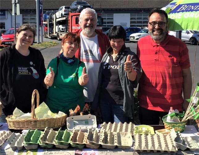 Innerhalb kurzer Zeit waren alle hart gekochten Bio-Ostereier durch Mitglieder des Ortsverbandes Puderbach an die Frau beziehungsweise an den Mann gebracht.Foto: privat