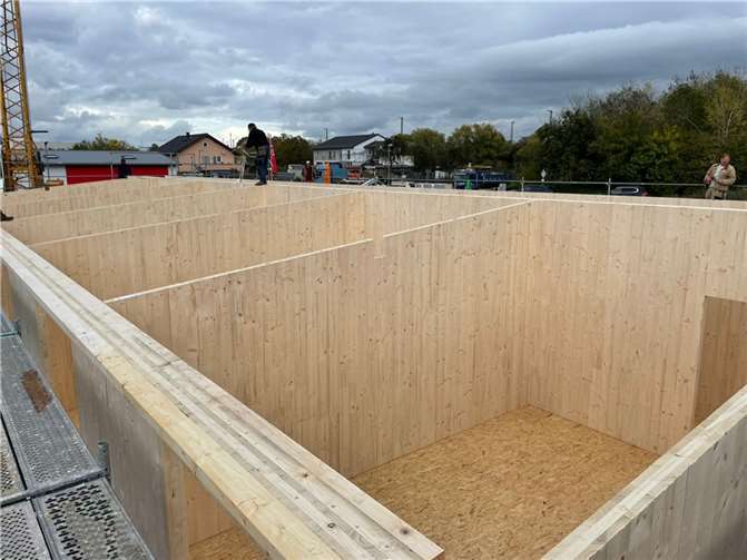 Innerhalb von knapp sechs Wochen müssen an verschiedenen Orten im Kreis Gießen zehn bewohnbare Flüchtlingsunterkünfte für ca. 320 Personen errichtet werden. Fotos: privat