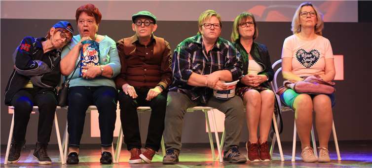 Ins Kino gehen macht Spaß - wenn da nicht immer die unangenehmen Sitznachbarn wären. Fotos: privat