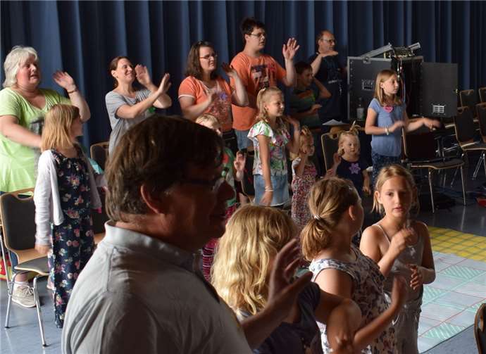 Ins Miehlener Bürgerhaus waren Kinder mit ihren ehrenamtlichen Betreuer-Teams aus dem ganzen Kreisgebiet gekommen, um dort viele schöne Stunden zu erleben.