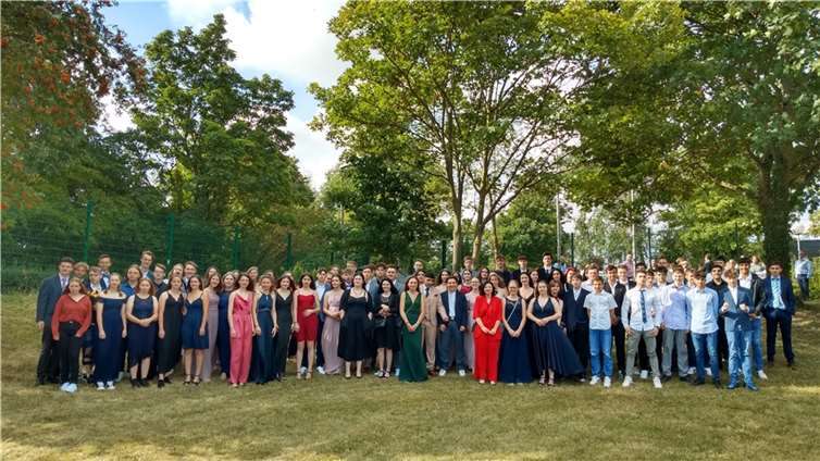 Insgesamt 103 Schülerinnen und Schüler der Realschule plus Mendig haben ihren Abschluss gefeiert.  Foto: privat