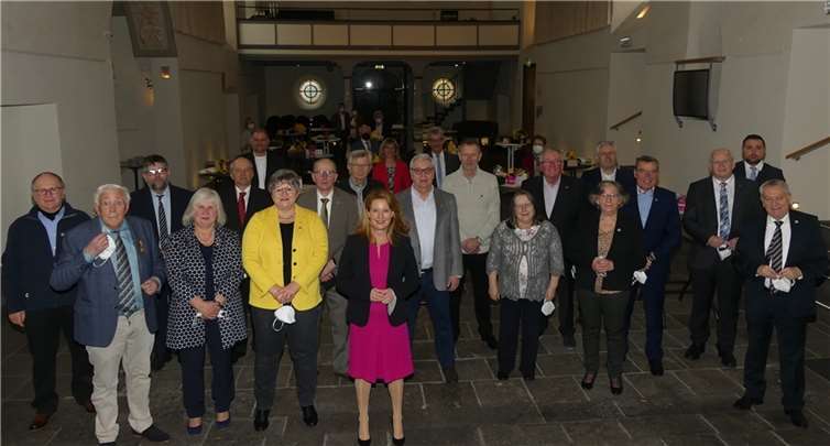 Insgesamt 11 Geehrte erhielten die Ehrennadel und zwei verdiente Bürger die Verdienstmedaille von Rheinland-Pfalz. Fotos: TE