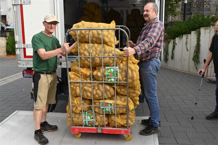 Insgesamt 120 Zentner Kartoffel wurden von Landwirt Karl Weckbecker aus Einig angeliefert. Foto: SK