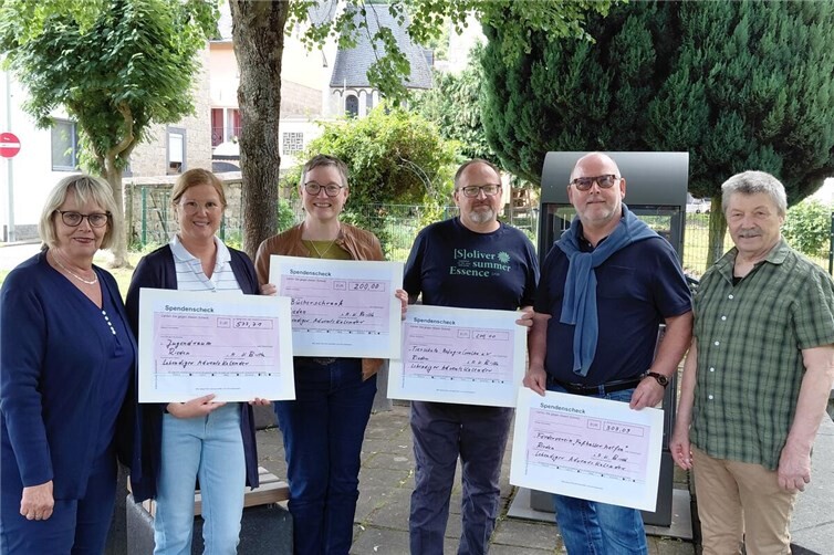 Insgesamt 1.281,61 Euro konnten an insgesamt vier Projekte überrreicht werden. 