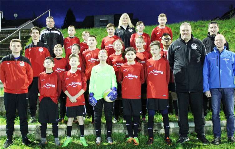 Insgesamt 13 neue Trikots hat die D-Jugend des TuS Immendorf gewonnen.privat