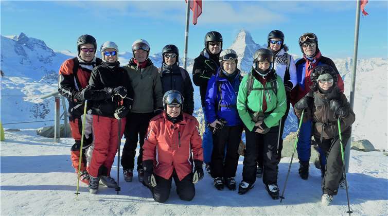 Insgesamt 15 Skifahrerinnen und Skifahrer des Skiclubs Monrepos erlebten traumhafte Schneeverhältnisse am Zermatt.Foto: privat