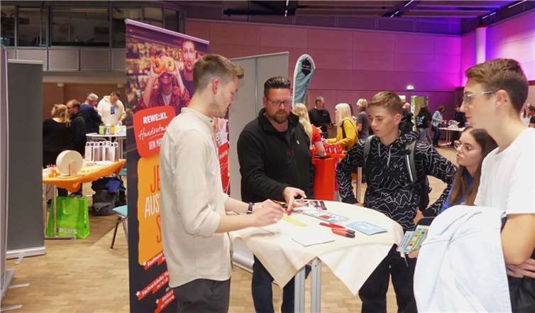 Insgesamt 16 Unternehmen, Betriebe und Institutionen, weckten im Forum Polch das Interesse von neuen Berufseinsteigern.