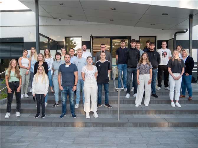 Insgesamt 17 Auszubildende in neun verschiedenen Berufen begannen bei den SWN und SBN ihre Ausbildung. Foto: SWN