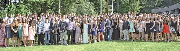 Insgesamt 171 Schüler konnten im Forum „Am blauen See“ ihre Abschlusszeugnisse in Empfang nehmen. privat