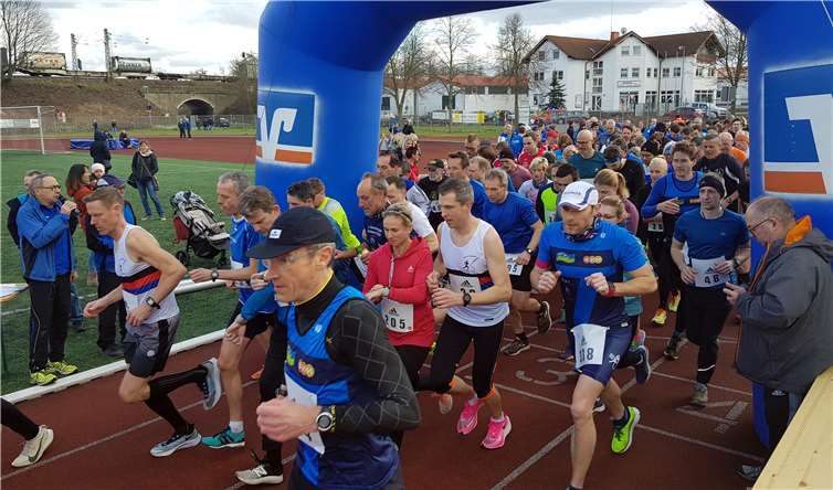 Insgesamt 171 Sportler gingen beim Zehn-Kilometer-Hauptlauf an den Start. Fotos: KH