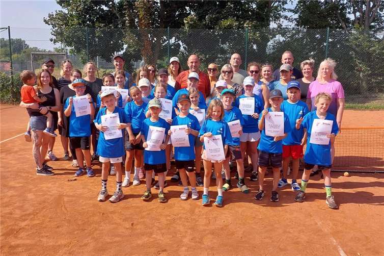 Insgesamt 20 Jungen und Mädchen im Alter von sieben bis dreizehn Jahren trainierten auf der Anlage. 