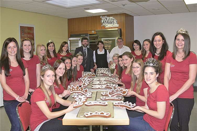 500 Lebkuchen-Kronen für den guten Zweck gebacken 