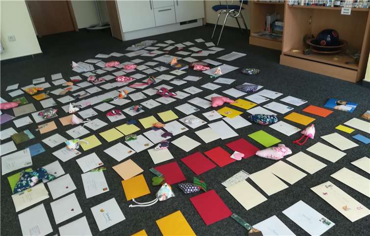 Insgesamt 270 Briefe hatten die Menschen an Wied und Rhein und im Westerwald geschrieben, um anderen zu Ostern eine Freude zu bereiten. Foto: Ambulantes Hospiz