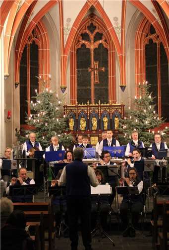 Insgesamt 28 Musiker spielten bei „Musik an der Krippe“.