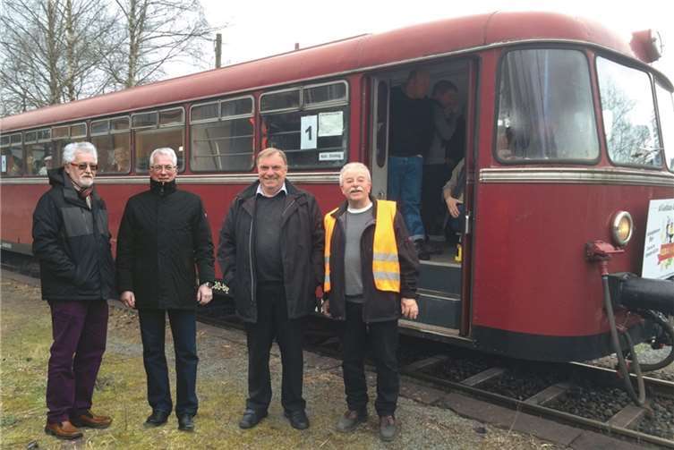 Insgesamt 300 Eisenbahnfreunde nahmen Teil an den beiden Sonderfahrten der Holzbachtalbahn. privat