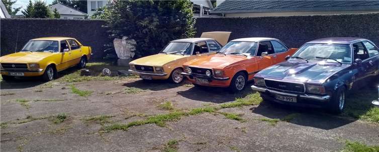 Oldtimer heißen Besucher willkommen Insgesamt 35 Fahrzeuge, darunter 2-4 Türige, Limousinen, Caravans und auch Coupès, werden erwartet und freuen sich am 10. Juli auf interessierte Besucher. Foto: privat