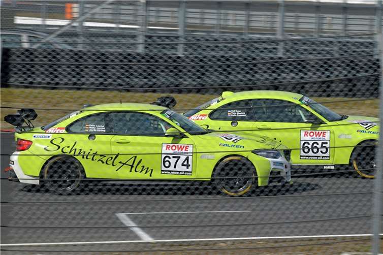 Insgesamt 4 Fahrzeuge setzte das in Niederzissen beheimateten Team von Schnitzel Alm Racing um Teamchef Thomas Angerer beim NLS-Saisonauftakt auf dem Nürburgring ein.