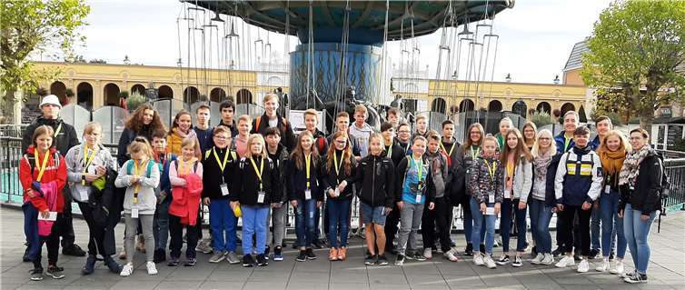 Insgesamt 43 Messdiener/-innen besuchten mit ihren Betreuern das Phantasialand in Brühl.Foto: privat