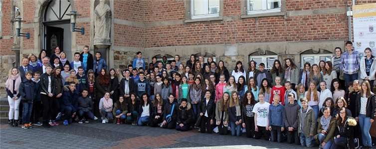 Insgesamt 54 französische Schülerinnen und Schüler sind für eine Woche zu Gast bei privaten Familien an der Lahn.