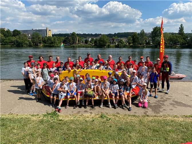 Insgesamt 57 Kinder nutzten die Chance, bei bestem Sommerwetter an sechs Mitmach-Stationen die verschiedenen Einsatzbereiche der DLRG Koblenz e.V. intensiv kennenzulernen. Quelle: DLRG Koblenz