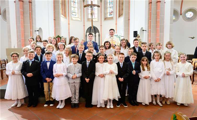 Insgesamt 59 Kinder durften zum ersten Mal Jesus in der heiligen Kommunion empfangen. Fotos: Martin Bärtges